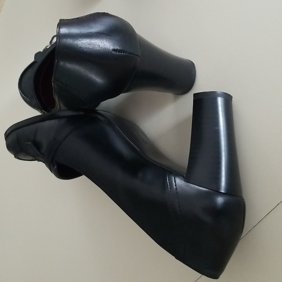 Tommy Hilfiger heels - Picture 6 of 9